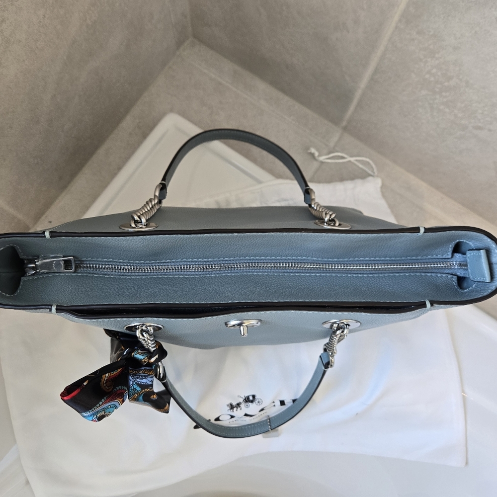 COACH 2021 Turnlock Pebbled Leather Chain Tote Sage Blue with Dust Bag 57107 - Picture 4 of 14